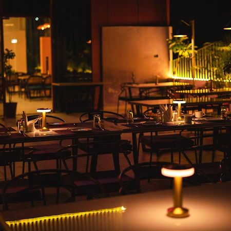 Hotel Westend Udaipur Buitenkant foto