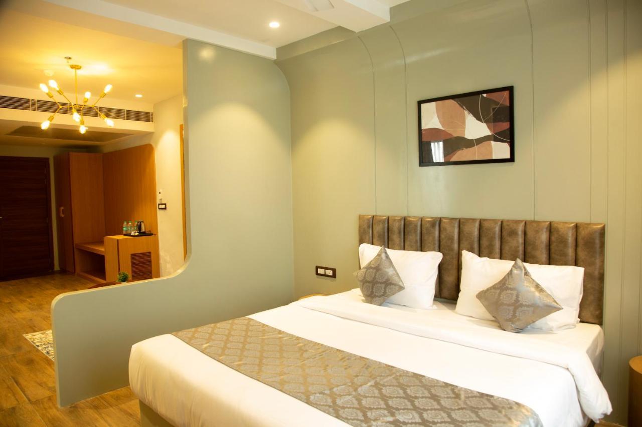 Hotel Westend Udaipur Buitenkant foto