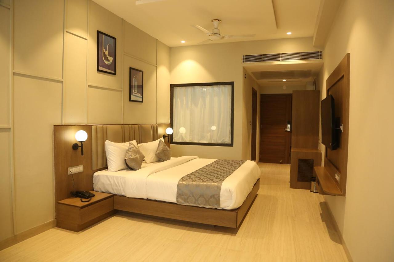 Hotel Westend Udaipur Buitenkant foto