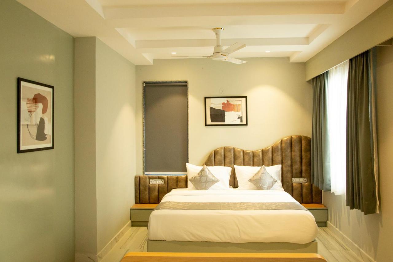 Hotel Westend Udaipur Buitenkant foto