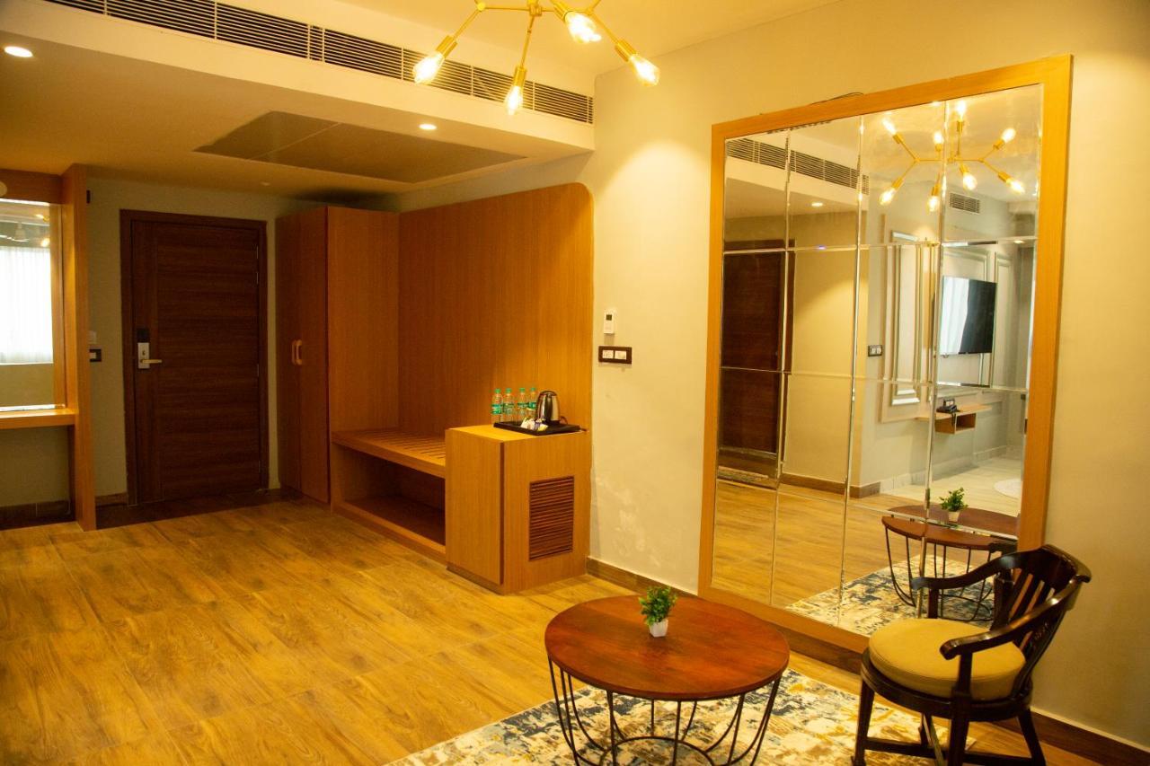 Hotel Westend Udaipur Buitenkant foto