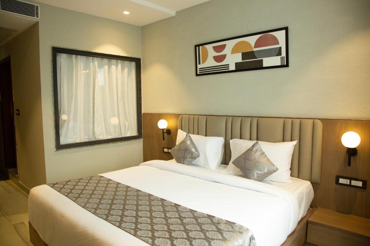 Hotel Westend Udaipur Buitenkant foto