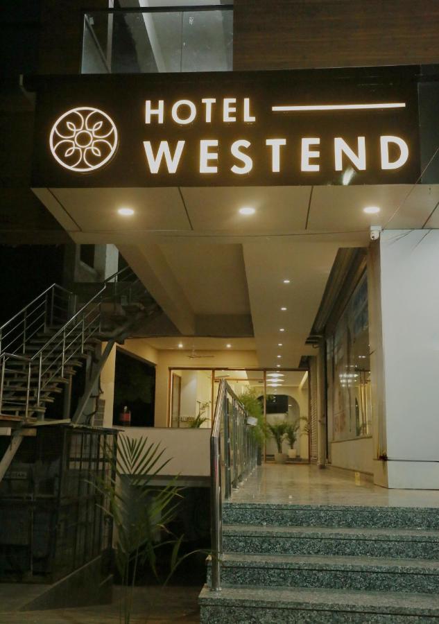 Hotel Westend Udaipur Buitenkant foto