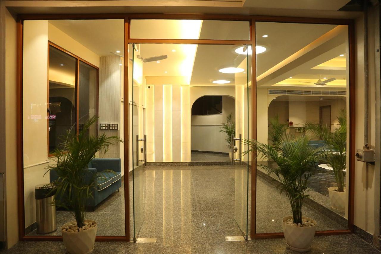 Hotel Westend Udaipur Buitenkant foto