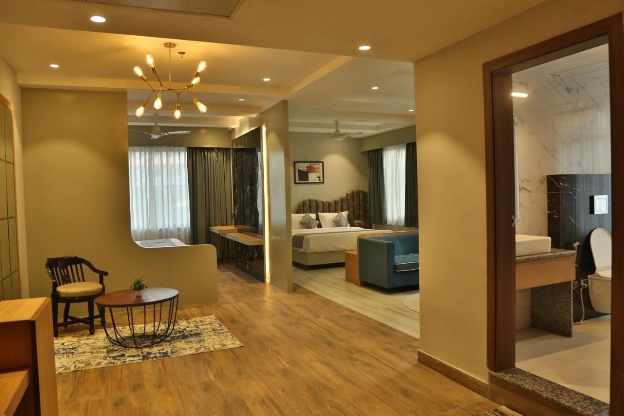 Hotel Westend Udaipur Buitenkant foto