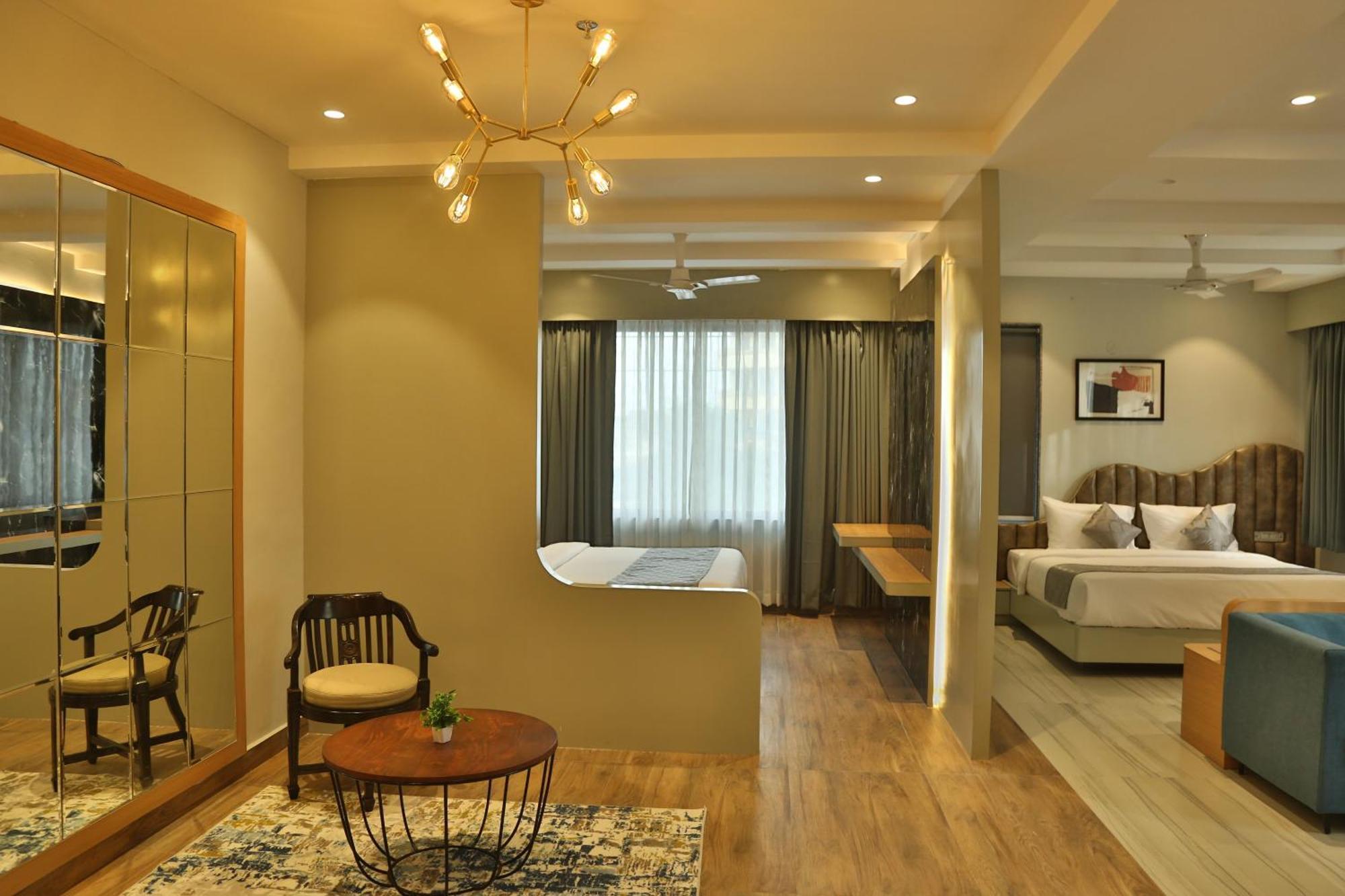 Hotel Westend Udaipur Buitenkant foto