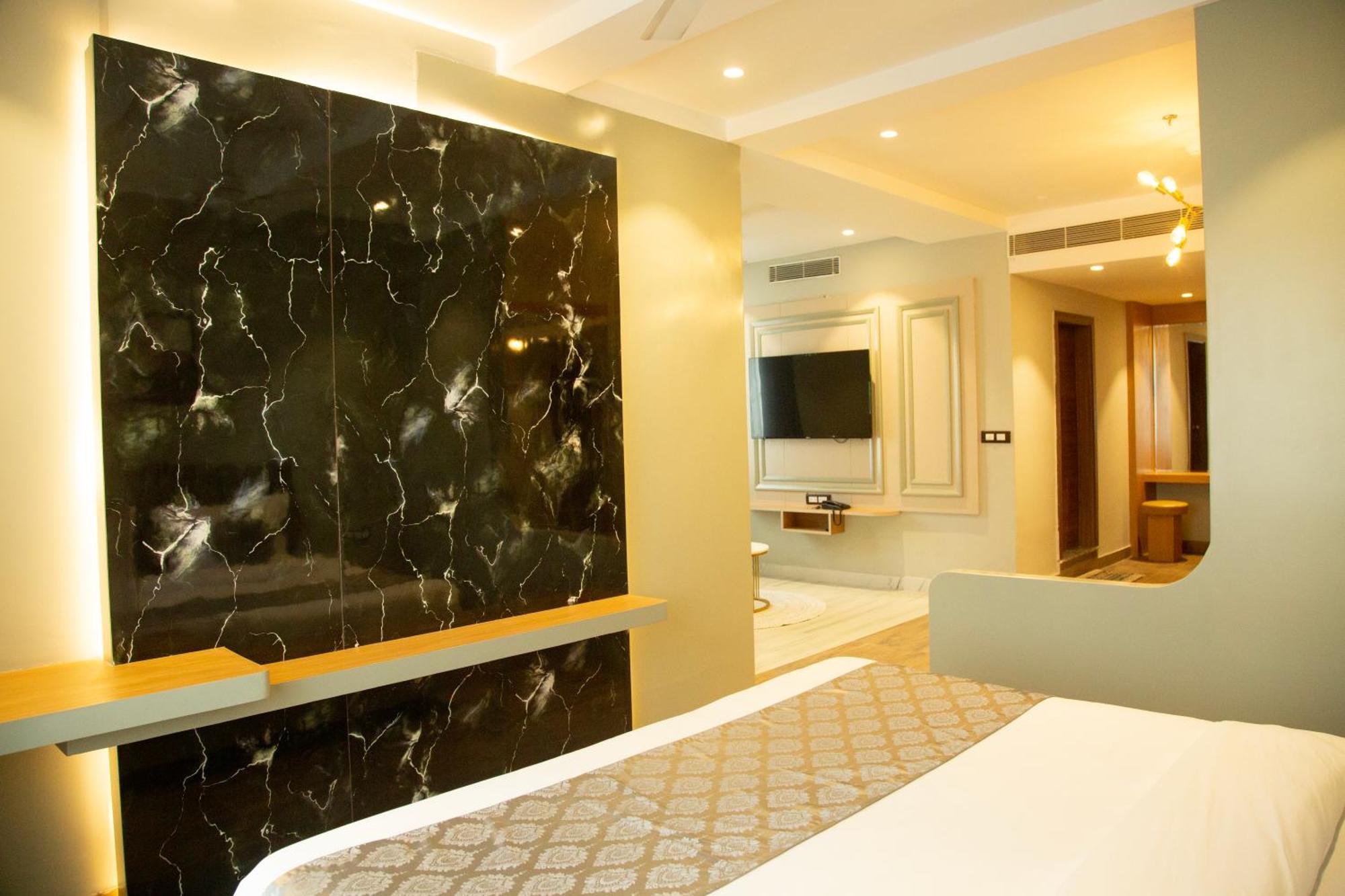 Hotel Westend Udaipur Buitenkant foto